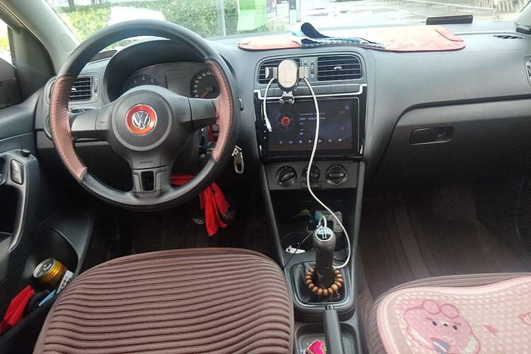 Used Volkswagen Polo 2013 1.4L Manual Fashion Edition Center Console