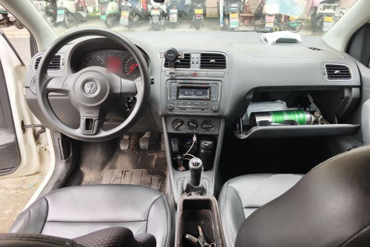 Used Volkswagen Polo 2013 1.4L Manual Comfort Edition Center Console