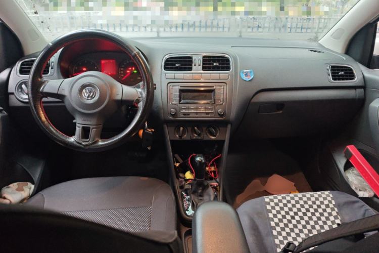 Used Volkswagen Polo 2013 1.4L Automatic Comfort Edition Center Console