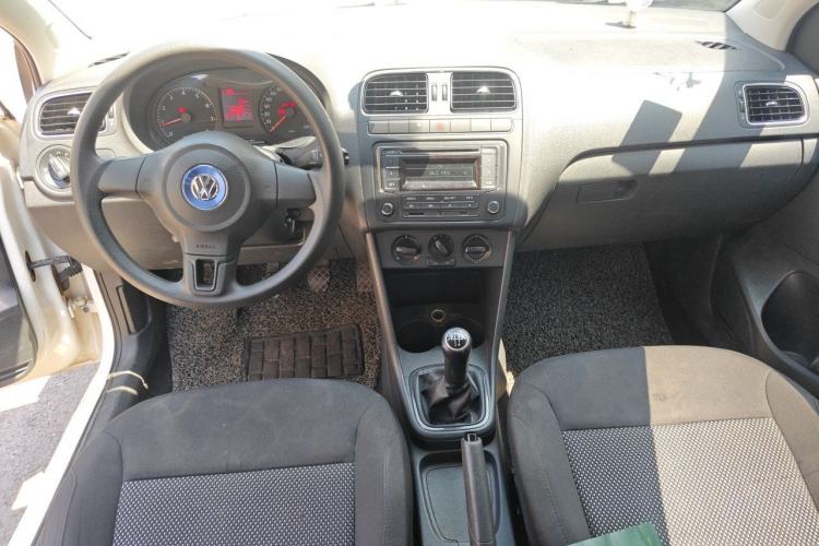 Used Volkswagen Polo 2013 1.4L Manual Comfort Edition Center Console