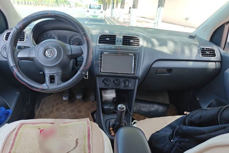 Used Volkswagen Polo 2013 1.6L Manual Comfort Edition Center Console