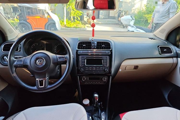 Used Volkswagen Polo 2013 1.4L Automatic Luxury Edition Center Console