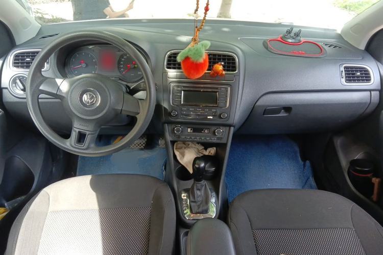 Used Volkswagen Polo 2013 1.4L Automatic Comfort Edition Center Console