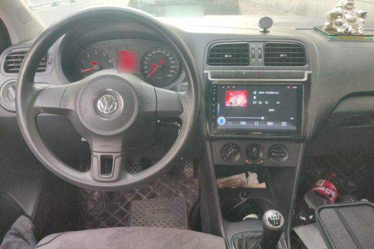 Used Volkswagen Polo 2013 1.4L Manual Fashion Edition Center Console