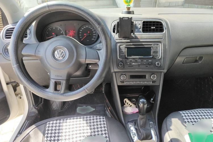 Used Volkswagen Polo 2013 1.6L Automatic Comfort Edition Center Console