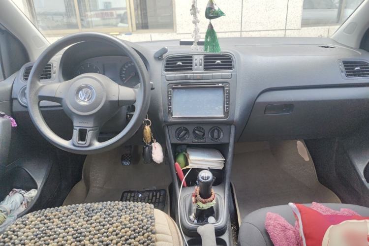 Used Volkswagen Polo 2013 1.4L Manual Fashion Edition Center Console