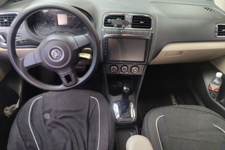 Used Volkswagen Polo 2013 1.6L Automatic Comfort Edition Center Console