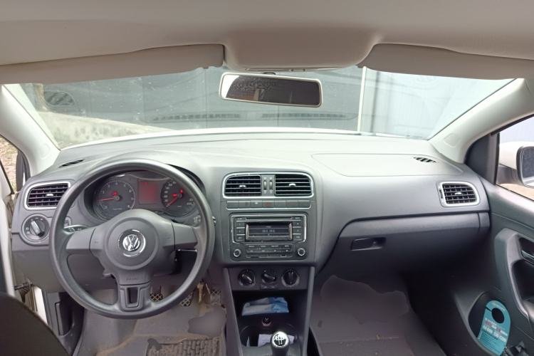 Used Volkswagen Polo 2013 1.6L Manual Comfort Edition Center Console