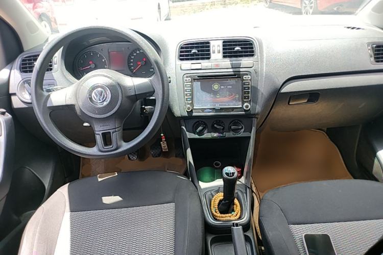 Used Volkswagen Polo 2013 1.4L Manual Fashion Edition Center Console
