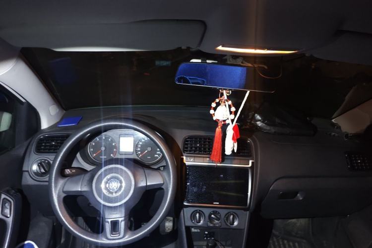 Used Volkswagen Polo 2013 1.4L Manual Fashion Edition Center Console