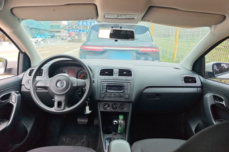 Used Volkswagen Polo 2013 1.6L Automatic Comfort Edition Center Console