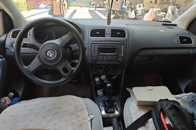 Used Volkswagen Polo 2013 1.4L Automatic Comfort Edition Center Console