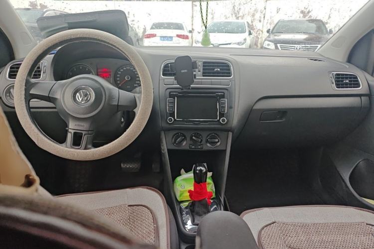 Used Volkswagen Polo 2013 1.6L Automatic Comfort Edition Center Console