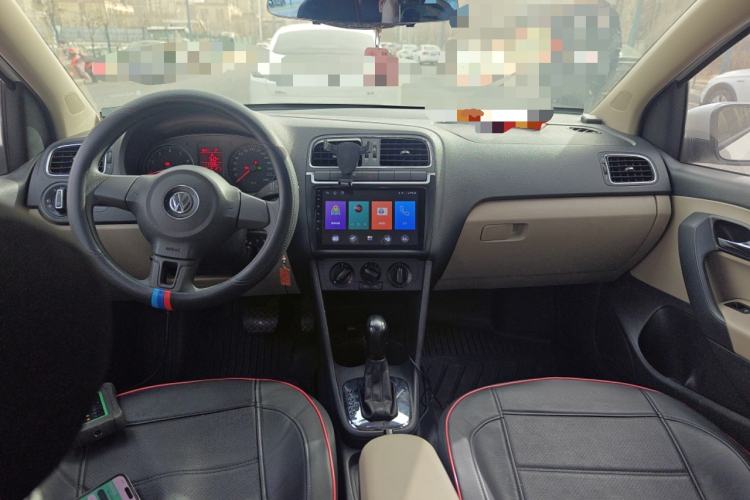 Used Volkswagen Polo 2013 1.6L Automatic Comfort Edition Center Console