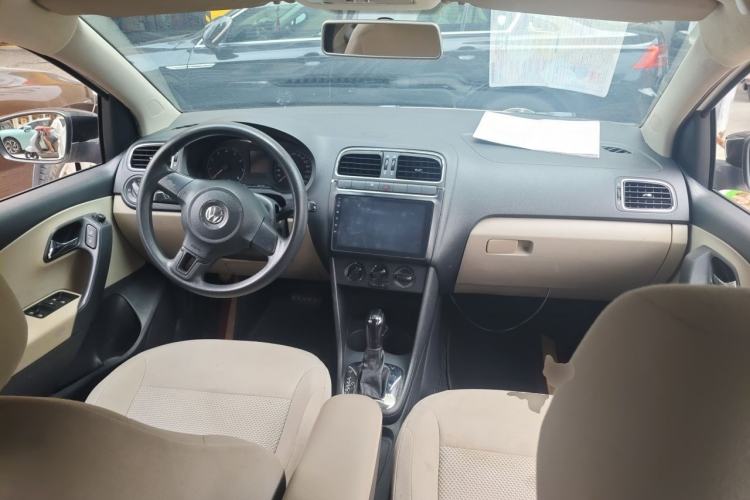Used Volkswagen Polo 2013 1.6L Automatic Comfort Edition Center Console