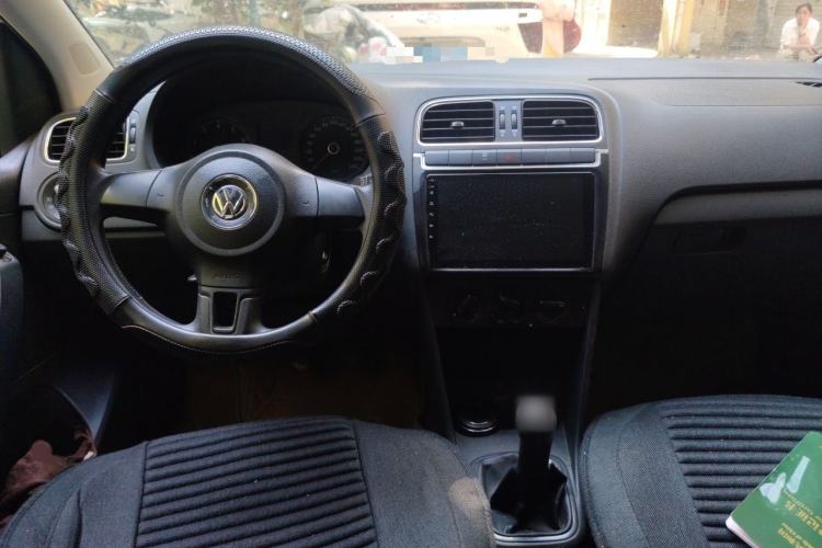 Used Volkswagen Polo 2013 1.6L Manual Comfort Edition Center Console