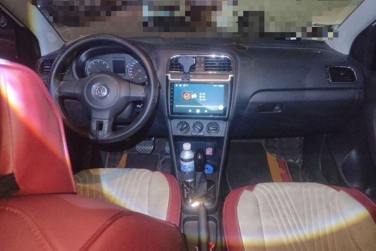 Used Volkswagen Polo 2013 1.6L Automatic Comfort Edition Center Console