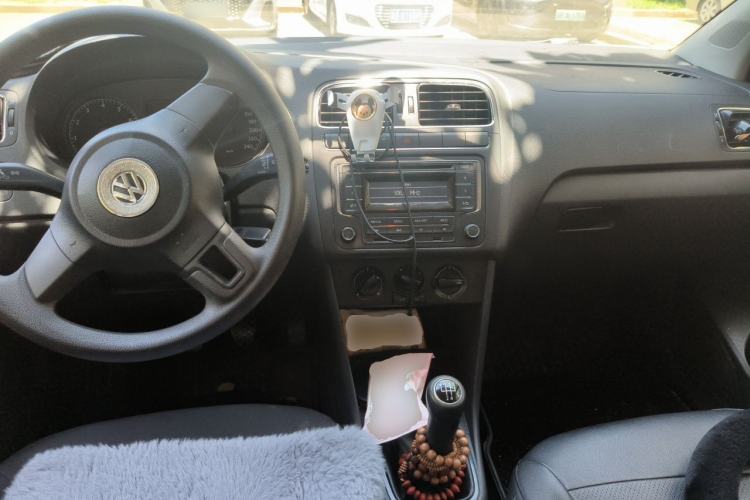 Used Volkswagen Polo 2013 1.6L Manual Comfort Edition Center Console