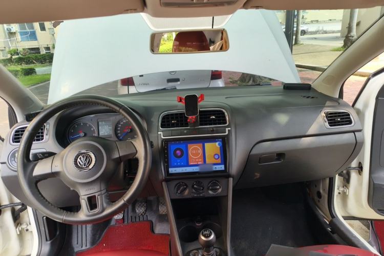 Used Volkswagen Polo 2013 1.4L Manual Comfort Edition Center Console