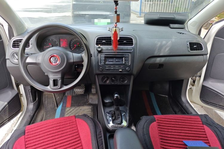 Used Volkswagen Polo 2013 1.6L Automatic Comfort Edition Center Console