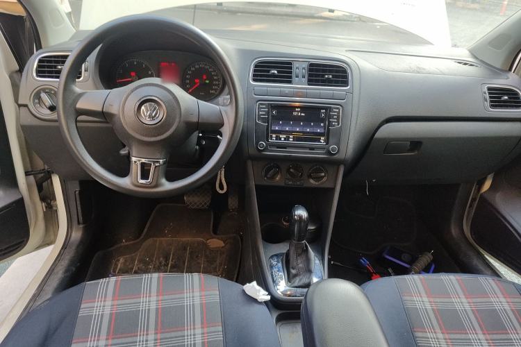 Used Volkswagen Polo 2013 1.4L Automatic Comfort Edition Center Console
