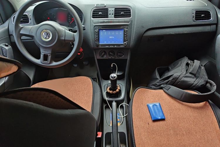 Used Volkswagen Polo 2013 1.6L Manual Comfort Edition Center Console