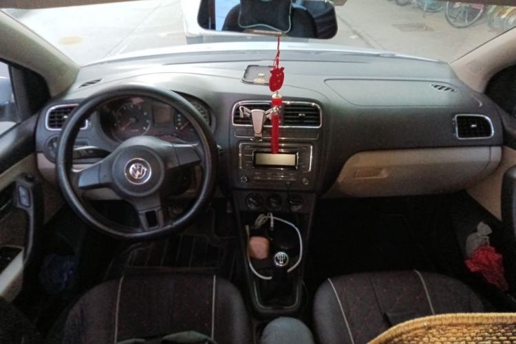Used Volkswagen Polo 2013 1.4L Manual Comfort Edition Center Console
