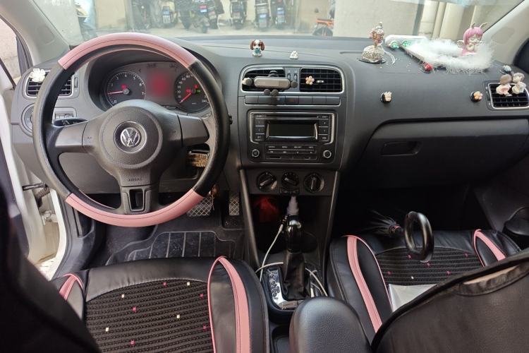 Used Volkswagen Polo 2013 1.6L Automatic Comfort Edition Center Console