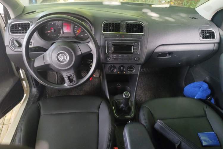 Used Volkswagen Polo 2013 1.4L Manual Comfort Edition Center Console