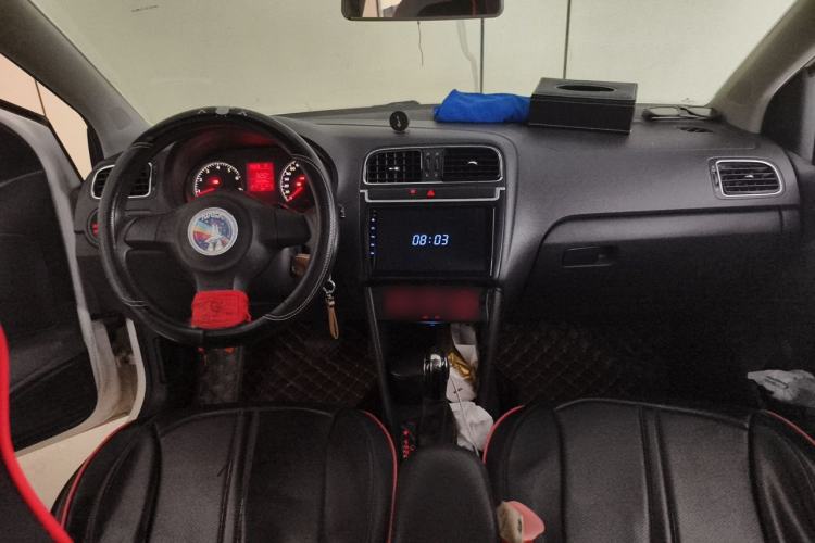 Used Volkswagen Polo 2013 1.4L Automatic Comfort Edition Center Console
