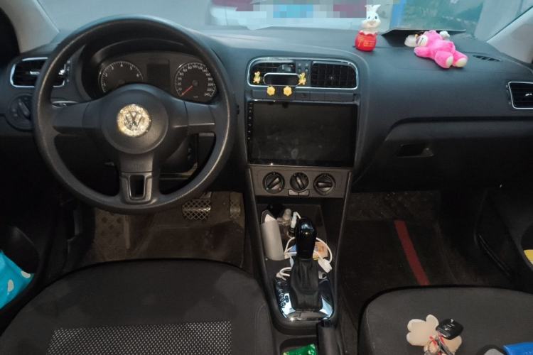 Used Volkswagen Polo 2013 1.4L Automatic Comfort Edition Center Console
