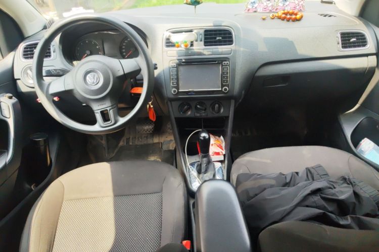 Used Volkswagen Polo 2013 1.6L Automatic Comfort Edition Center Console