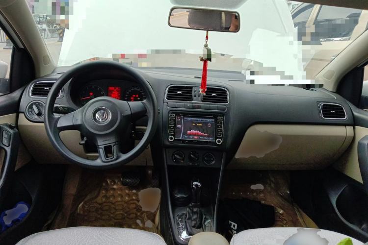 Used Volkswagen Polo 2013 1.4L Automatic Comfort Edition Center Console