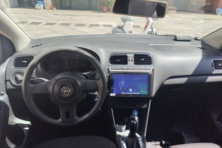 Used Volkswagen Polo 2013 1.4L Automatic Comfort Edition Center Console