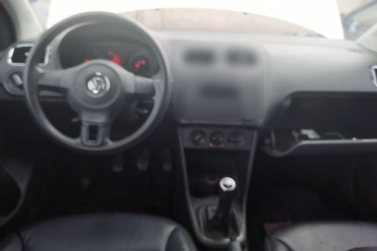 Used Volkswagen Polo 2013 1.6L Manual Comfort Edition Center Console