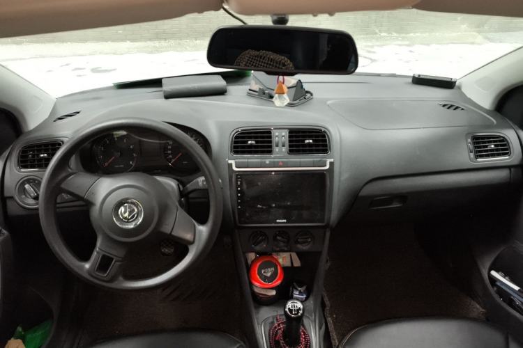 Used Volkswagen Polo 2013 1.4L Manual Fashion Edition Center Console