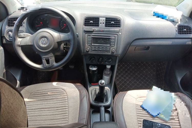 Used Volkswagen Polo 2013 1.4L Manual Fashion Edition Center Console
