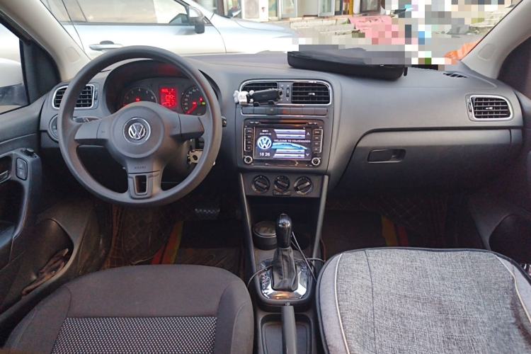 Used Volkswagen Polo 2013 1.4L Automatic Comfort Edition Center Console