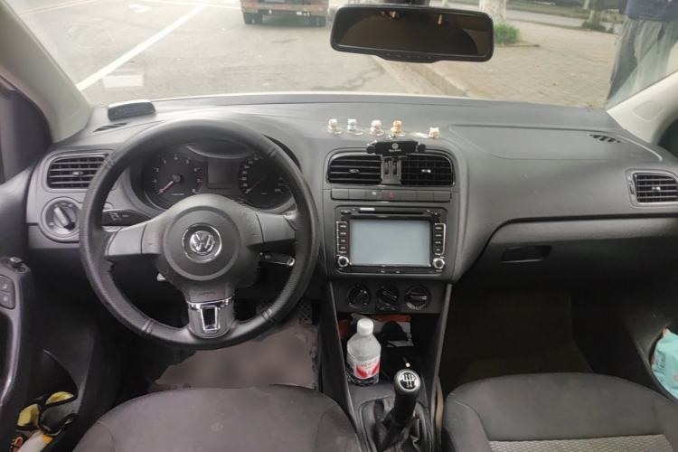 Used Volkswagen Polo 2013 1.4L Manual Fashion Edition Center Console