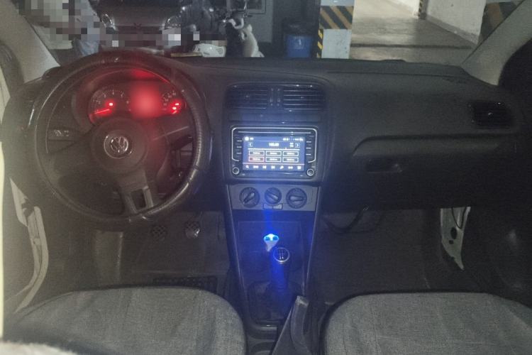 Used Volkswagen Polo 2013 1.4L Manual Fashion Edition Center Console