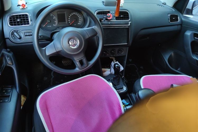 Used Volkswagen Polo 2013 1.6L Automatic Comfort Edition Center Console