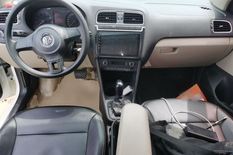 Used Volkswagen Polo 2013 1.6L Automatic Comfort Edition Center Console