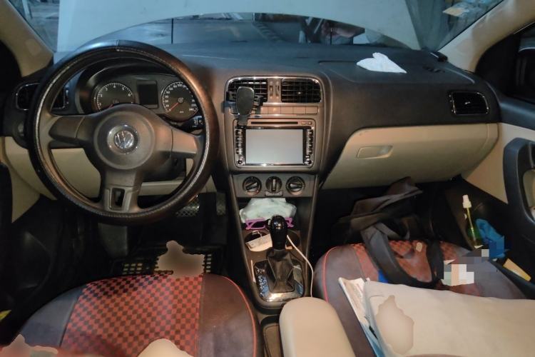 Used Volkswagen Polo 2013 1.6L Automatic Comfort Edition Center Console