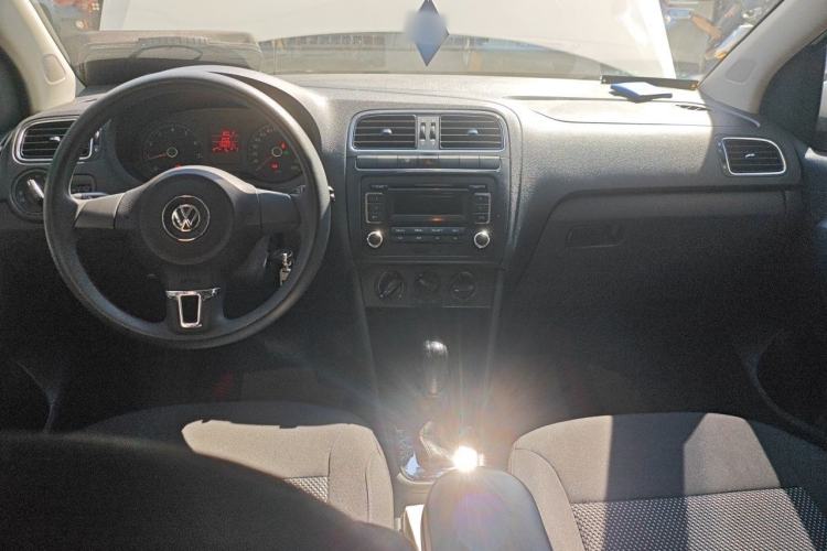 Used Volkswagen Polo 2013 1.6L Automatic Comfort Edition Center Console