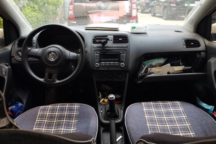 Used Volkswagen Polo 2013 1.4L Manual Fashion Edition Center Console