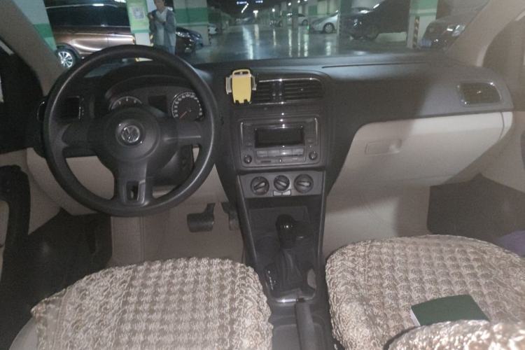 Used Volkswagen Polo 2013 1.4L Automatic Comfort Edition Center Console