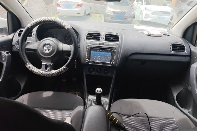 Used Volkswagen Polo 2013 1.4L Manual Comfort Edition Center Console