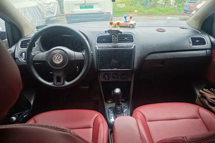 Used Volkswagen Polo 2013 1.6L Automatic Comfort Edition Center Console