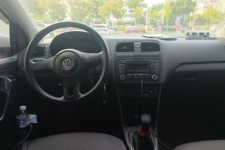 Used Volkswagen Polo 2013 1.4L Manual Fashion Edition Center Console