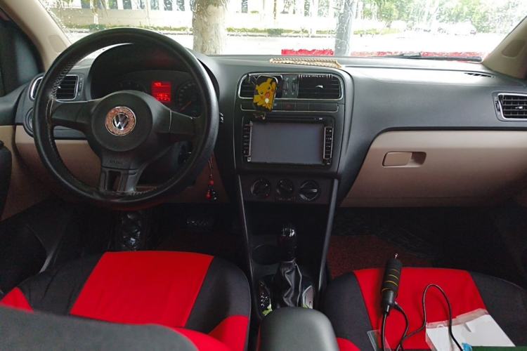 Used Volkswagen Polo 2013 1.6L Automatic Comfort Edition Center Console